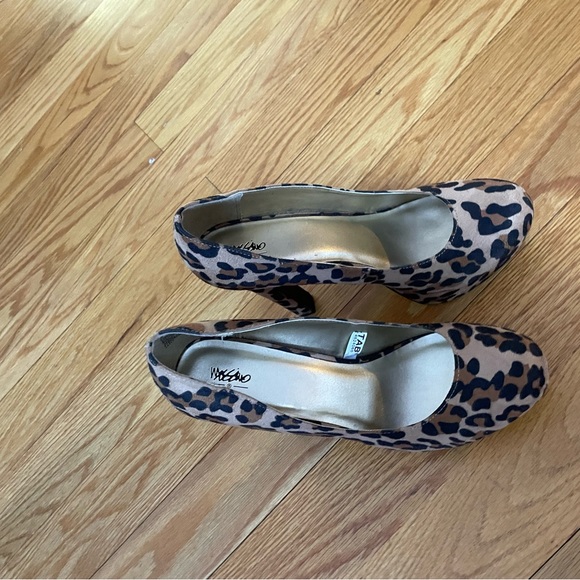 Women’s leopard print heels sz 8 - Picture 2 of 5